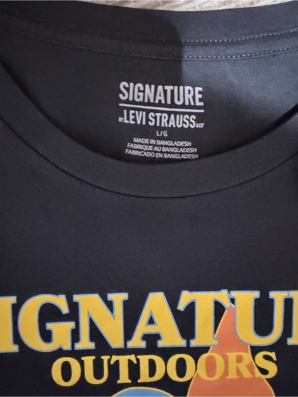 Levi Strauss & Co. Signature Outdoors Black Graphic Tee - Picture 3 of 3